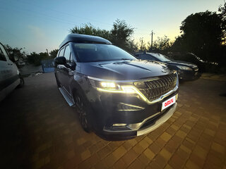 2021 Kia Carnival IV, чёрный, 4500000 рублей, вид 3