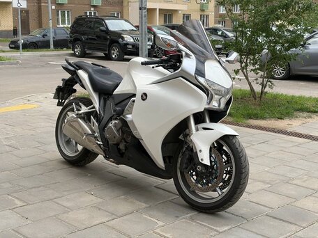 2013 Honda VFR 1200, белый, 820000 рублей, вид 3