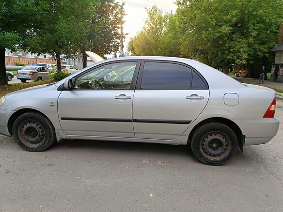 2003 Toyota Corolla IX (E120, E130), серебристый - вид 3