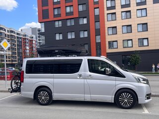 2020 Toyota HiAce H300, серый, 6000000 рублей, вид 4