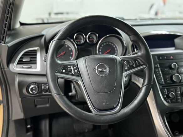 2013 Opel Astra J Рестайлинг, бежевый, 595000 рублей - вид 10
