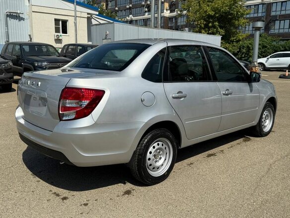 2026 Lada (ВАЗ) Granta I Рестайлинг, серебристый, 1007000 рублей - вид 2