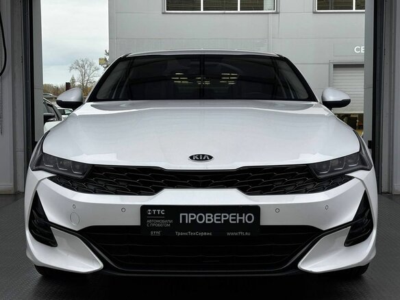 2020 Kia K5 III, белый, 2390000 рублей - вид 1