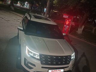 2015 Ford Explorer V Рестайлинг, белый, 2200000 рублей, вид 3