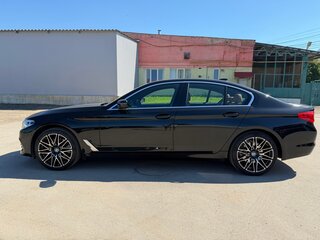 2019 BMW 5 серии 518d VII (G30/G31/G38), чёрный, 4100000 рублей, вид 1