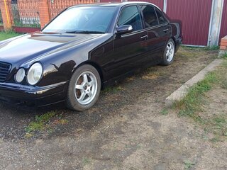 2000 Mercedes-Benz E-Класс 240 II (W210, S210) Рестайлинг, синий, 600000 рублей, вид 3