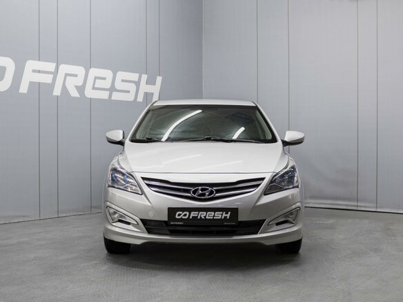2016 Hyundai Solaris I Рестайлинг, серебристый - вид 2