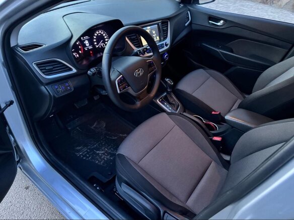 2018 Hyundai Solaris II, серебристый, 1400000 рублей - вид 20