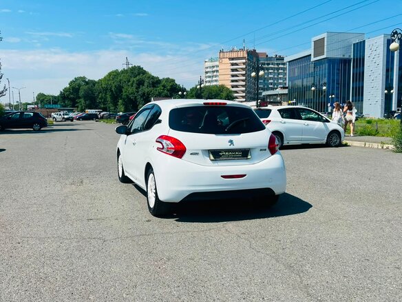 2013 Peugeot 208 I, белый, 449000 рублей - вид 8