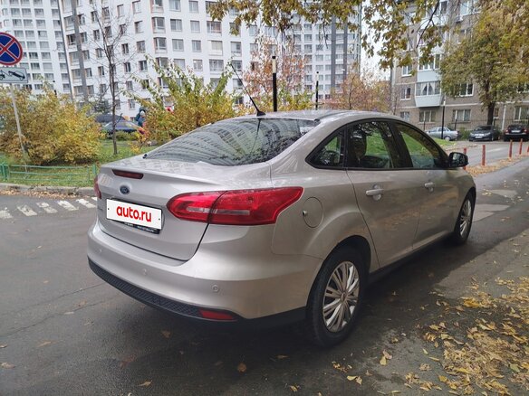 2016 Ford Focus III Рестайлинг, серебристый, 1200000 рублей - вид 5