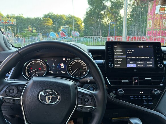 2022 Toyota Camry VIII (XV70) Рестайлинг, белый, 3800000 рублей - вид 9