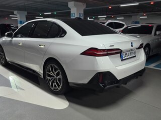 2026 BMW 5 серии 523d xDrive VIII (G60/G61/G68), белый, 7690000 рублей, вид 4