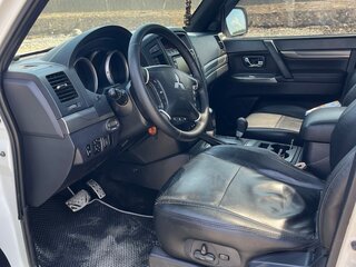 2011 Mitsubishi Pajero IV Рестайлинг 1, белый, 2050000 рублей, вид 5