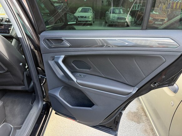 2019 Volkswagen Tiguan II, чёрный, 2750000 рублей - вид 20