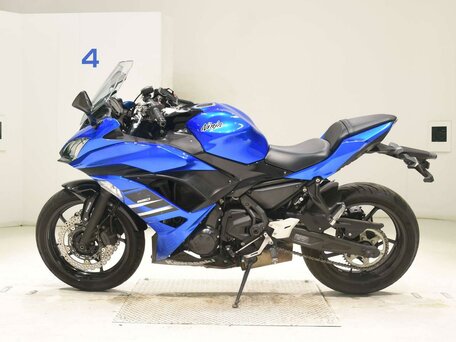 2017 Kawasaki Ninja 650, синий, 727000 рублей, вид 1