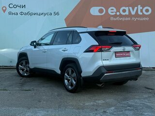 2020 Toyota RAV4 V (XA50), белый, 3248000 рублей, вид 4