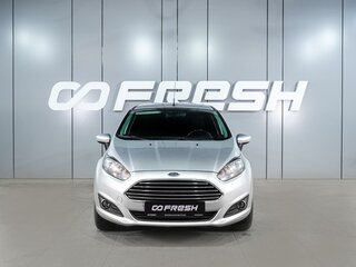 2015 Ford Fiesta Mk6 Рестайлинг, серебристый, 899000 рублей, вид 3