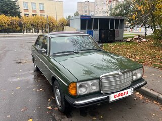 1981 Mercedes-Benz W123 300, зелёный, 380000 рублей, вид 2