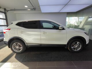 2018 Nissan Qashqai II Рестайлинг, белый, 1789000 рублей, вид 4