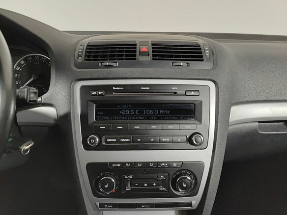 2013 Skoda Octavia II (A5) Рестайлинг, белый - вид 14
