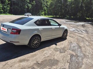 2017 Skoda Octavia III (A7) Рестайлинг, белый, 820000 рублей, вид 4