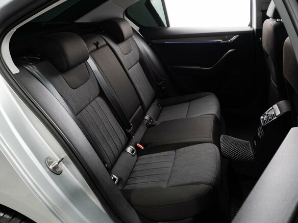 2017 Skoda Octavia III (A7) Рестайлинг, серебристый, 2099000 рублей - вид 9
