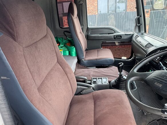 2004 Isuzu Forward (F-Series), белый, 4999999 рублей - вид 8
