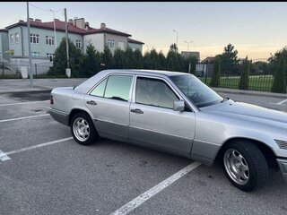1995 Mercedes-Benz E-Класс 250 I (W124), серебристый, 260000 рублей, вид 2