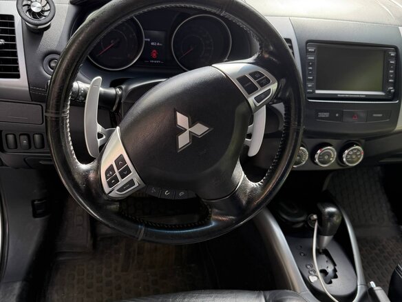 2011 Mitsubishi Outlander II Рестайлинг, белый, 1200000 рублей - вид 12