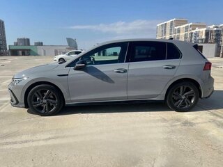 2022 Volkswagen Golf VIII, серый, 1990070 рублей, вид 4