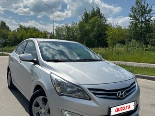 2014 Hyundai Solaris I Рестайлинг, серебристый, 1100000 рублей, вид 3