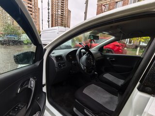2020 Volkswagen Polo V Рестайлинг, белый, 875000 рублей, вид 4