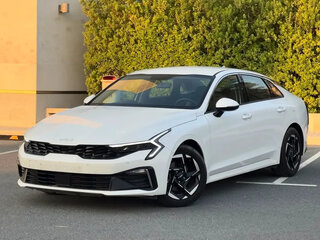 2024 Kia K5 III Рестайлинг, белый, 2790000 рублей, вид 1