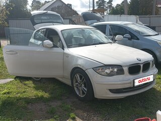 2011 BMW 1 серии 118i I (E81/E82/E87/E88) Рестайлинг, белый, 700000 рублей, вид 4