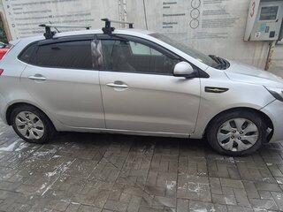 2016 Kia Rio III Рестайлинг, серебристый, 650000 рублей, вид 2