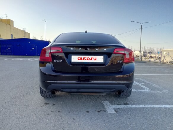 2013 Volvo S60 II, коричневый - вид 8