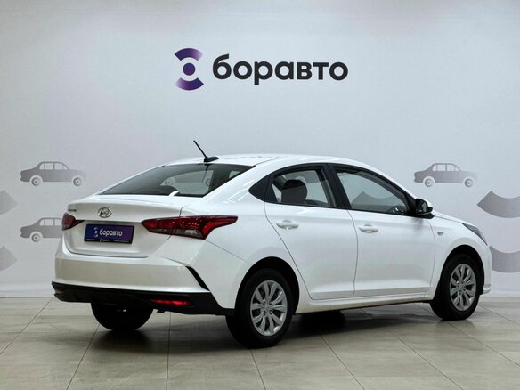 2021 Hyundai Solaris II Рестайлинг, белый, 1560000 рублей - вид 3