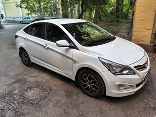 2015 Hyundai Solaris I Рестайлинг, белый, 1050000 рублей, вид 2