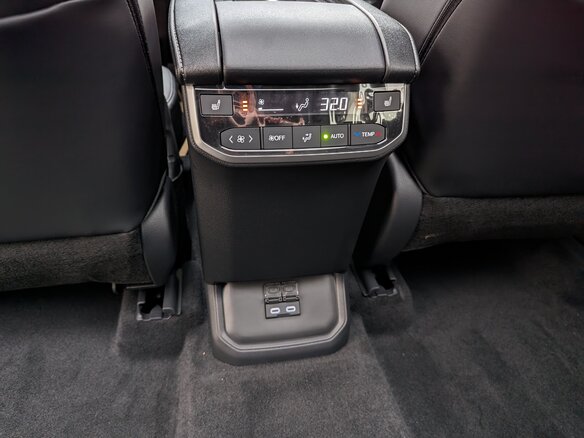 2026 Toyota Highlander IV (XU70), чёрный, 5390000 рублей - вид 20