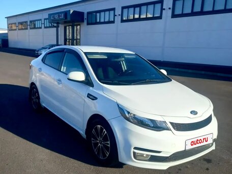 2017 Kia Rio III Рестайлинг, белый, 1200000 рублей, вид 4