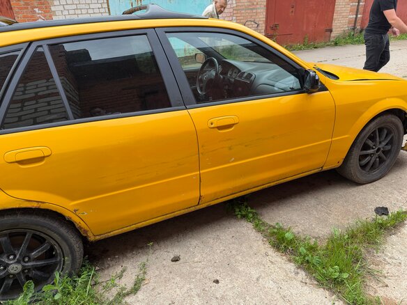 2001 Mazda Protege5 III (BJ), жёлтый, 200000 рублей - вид 2