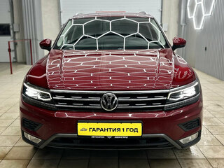 2017 Volkswagen Tiguan II, красный, 2253000 рублей, вид 2