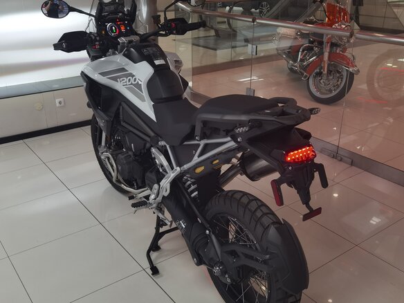 2023 Triumph Tiger 1200, белый, 1950000 рублей - вид 1