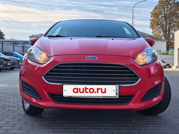 2017 Ford Fiesta Mk6 Рестайлинг, красный, 840000 рублей - вид 1