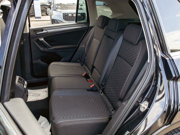 2019 Volkswagen Tiguan II, чёрный, 2655000 рублей - вид 16