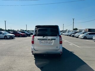 2010 Toyota Noah II (R70), серый, 1279000 рублей, вид 5