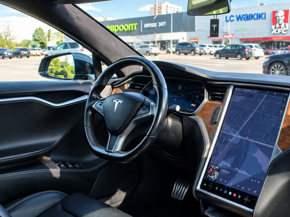 2018 Tesla Model S 75D I Рестайлинг, чёрный, 2200000 рублей - вид 2