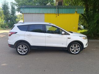 2016 Ford Kuga II Рестайлинг, белый, 2050000 рублей, вид 4