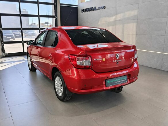 2014 Renault Logan II, красный, 500000 рублей - вид 3
