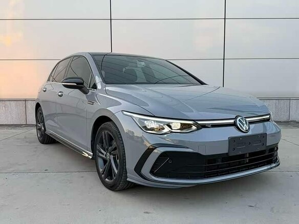 2022 Volkswagen Golf VIII, серый, 1950000 рублей